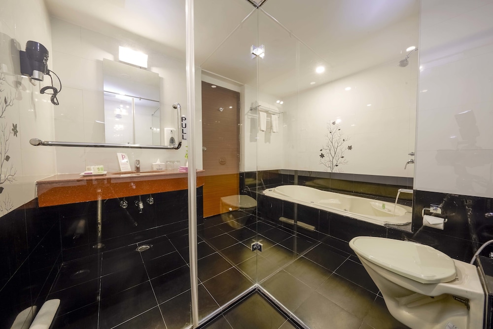 Hotel Jp Chennai Cmbt 26/47