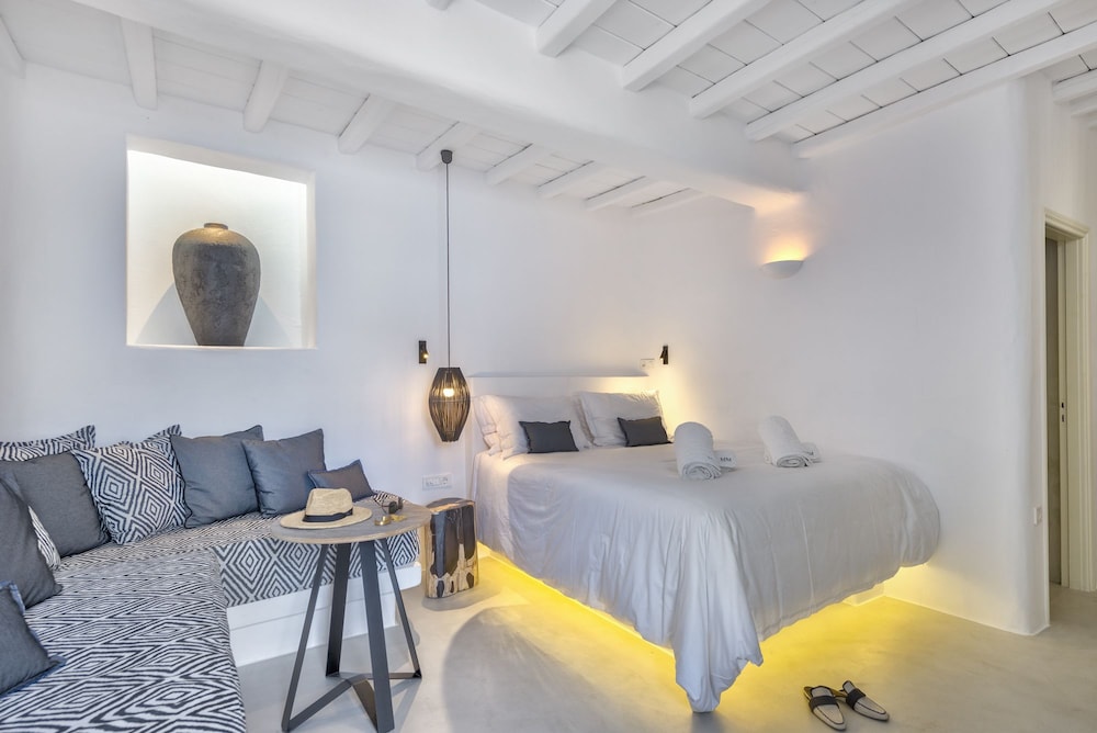 Mykonian Mews 13/50