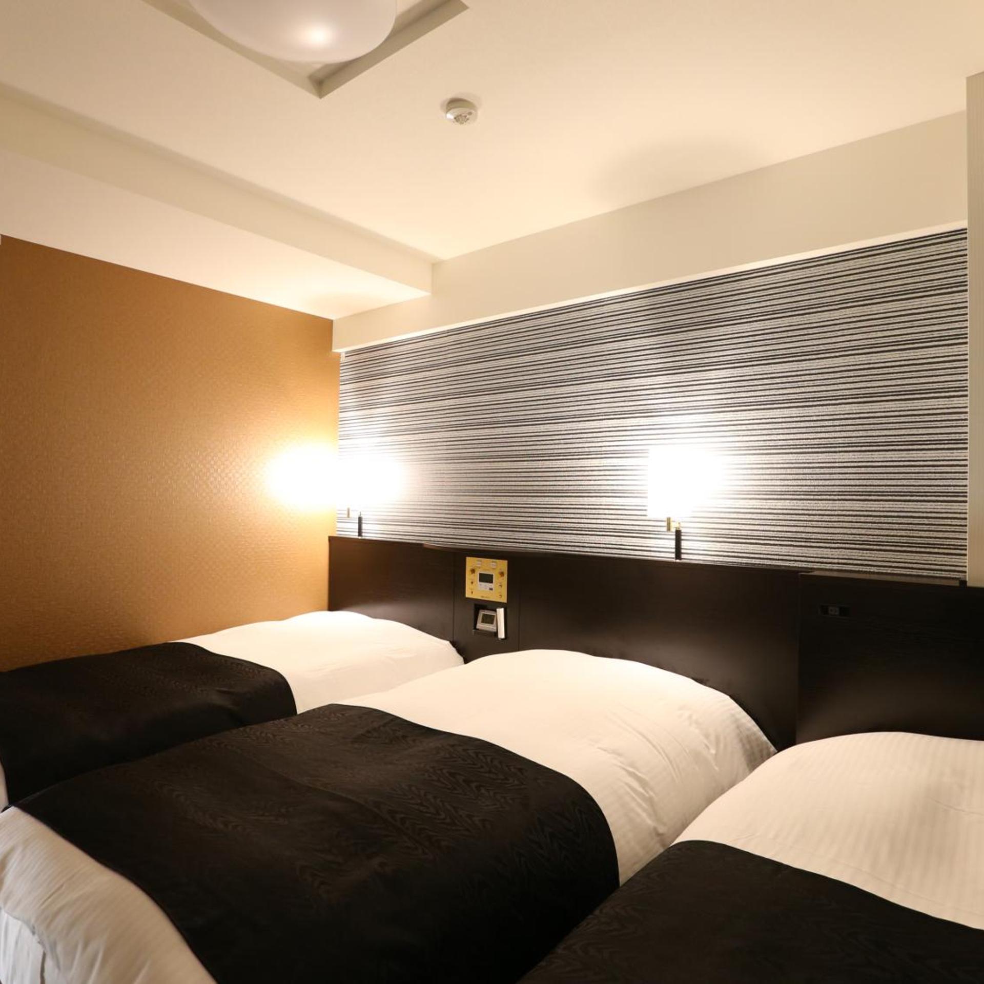 Room, Triple, East Wing