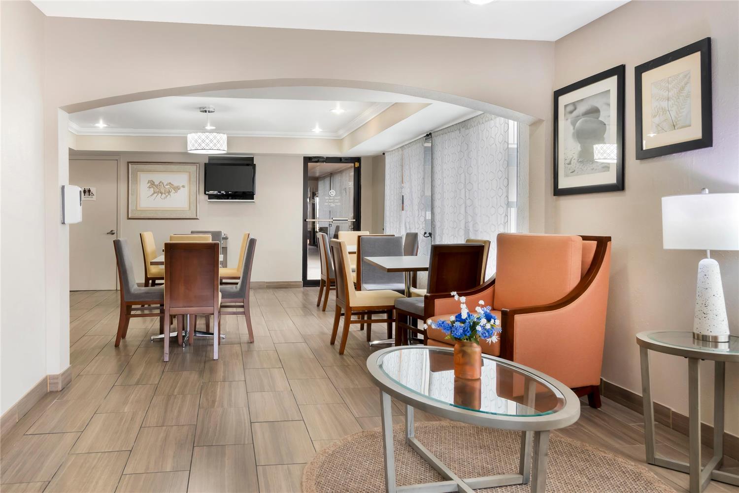 Quality Inn & Suites Decatur - Priceville I-65 6/8