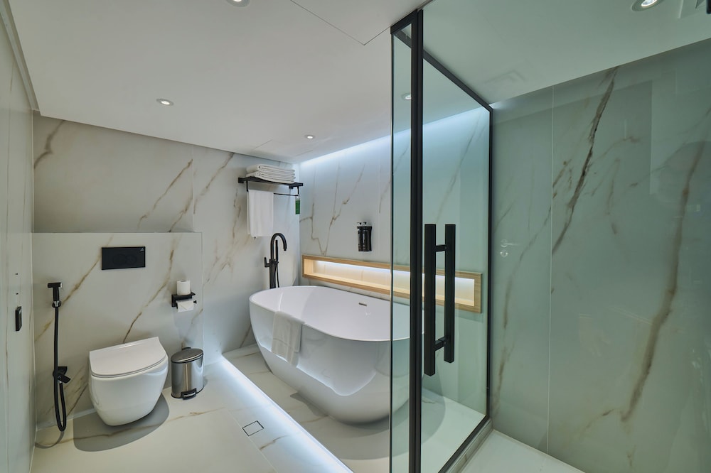 SUITE, MULTIPLE BEDS