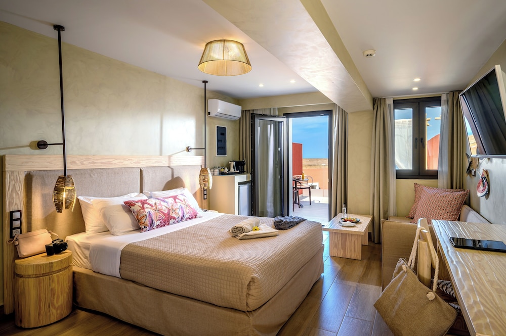 Premium, Queen Bed, Sea View, Outdoor Jetted Tub