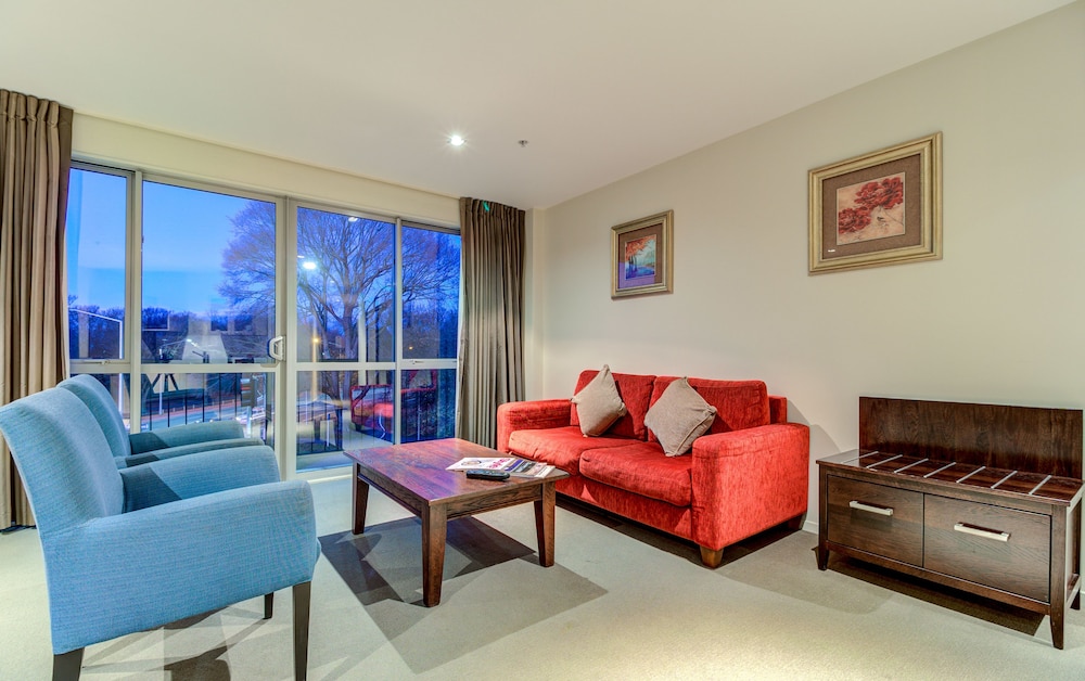 PARKVIEW ON HAGLEY 25/44