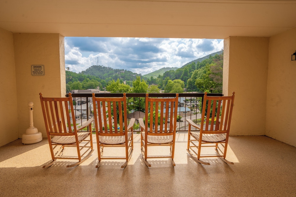 Gatlinburg Chateau Rentals 30/50
