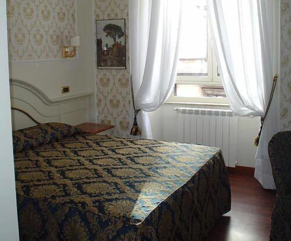 Hotel Dina 30/53