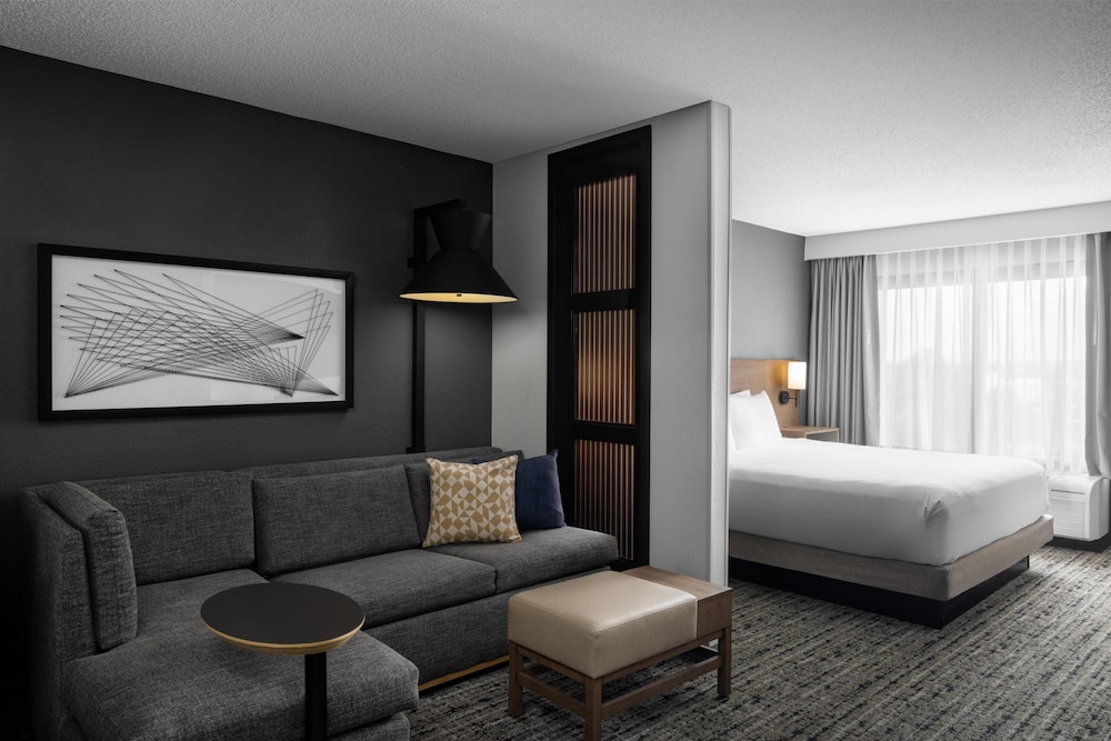 Hyatt Place San Antonio Riverwalk 40/60
