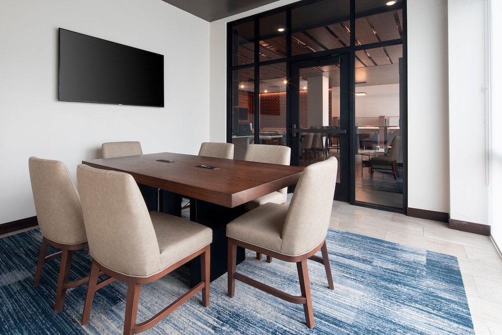 Courtyard by Marriott Seattle SeaTac Airport 40/49