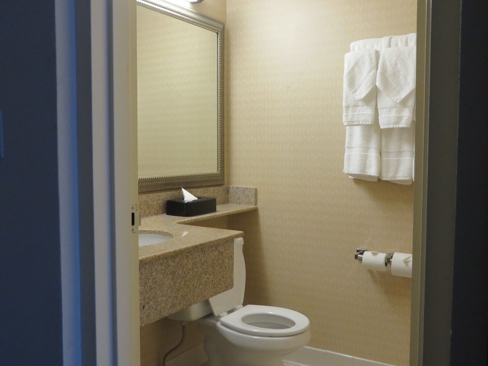 Country Inn & Suites By Radisson, Fredericksburg South (I-95), VA 6/26