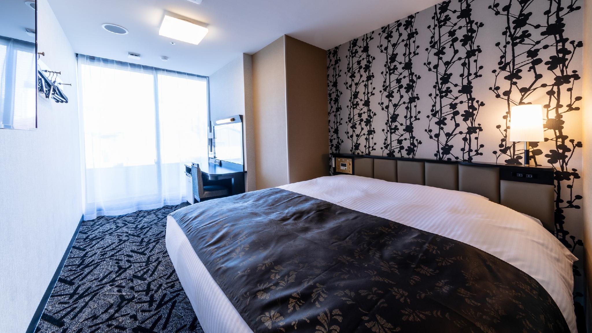 Compact, Standard, King Bed