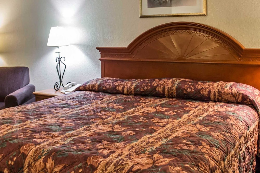 Econo Lodge Akron Copley Northwest 20/34