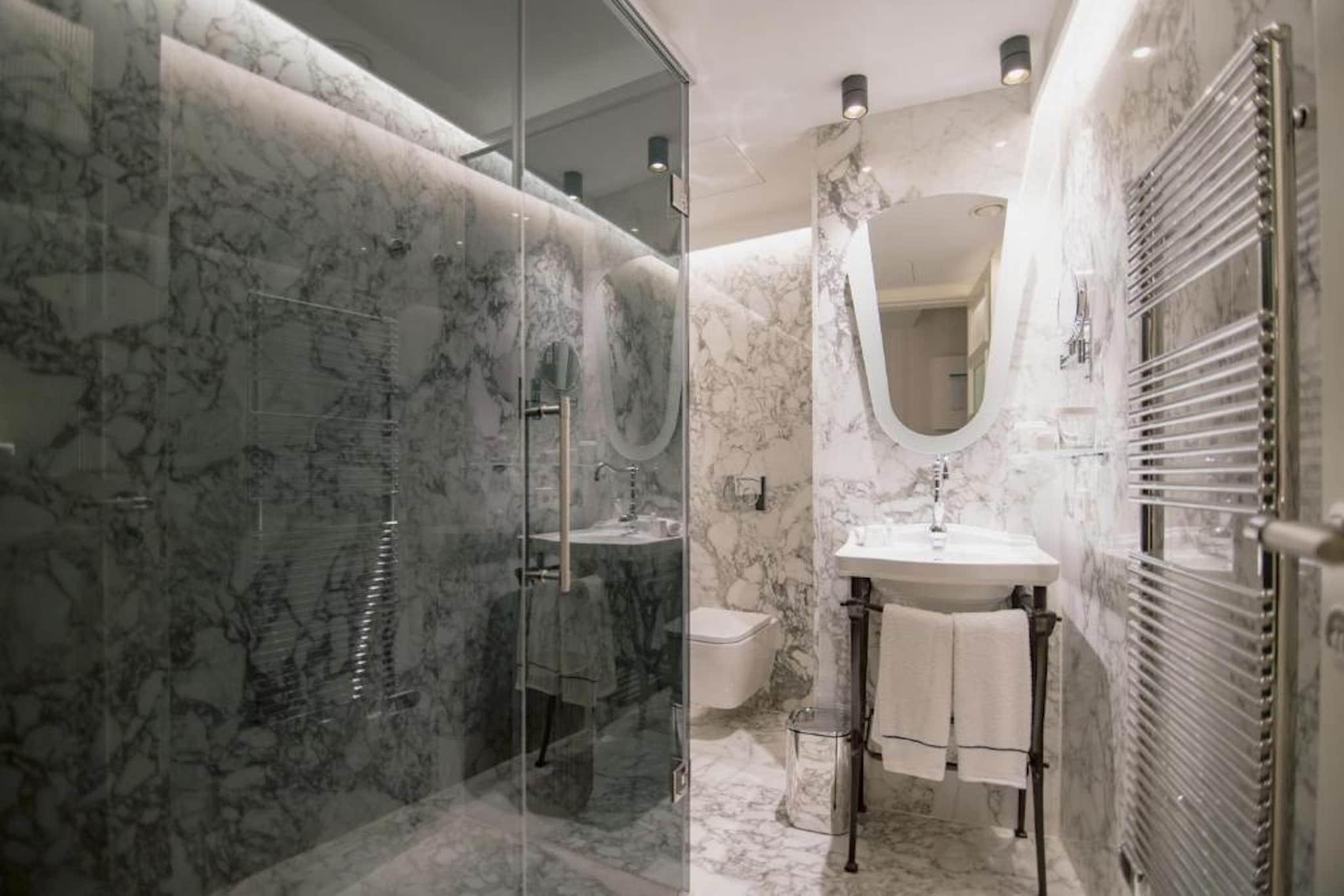 غرفة أساسية بسرير كوين، MYR Palacio Vallier 9/10