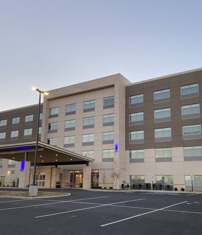 Holiday Inn Express Suites Staunton 1/75