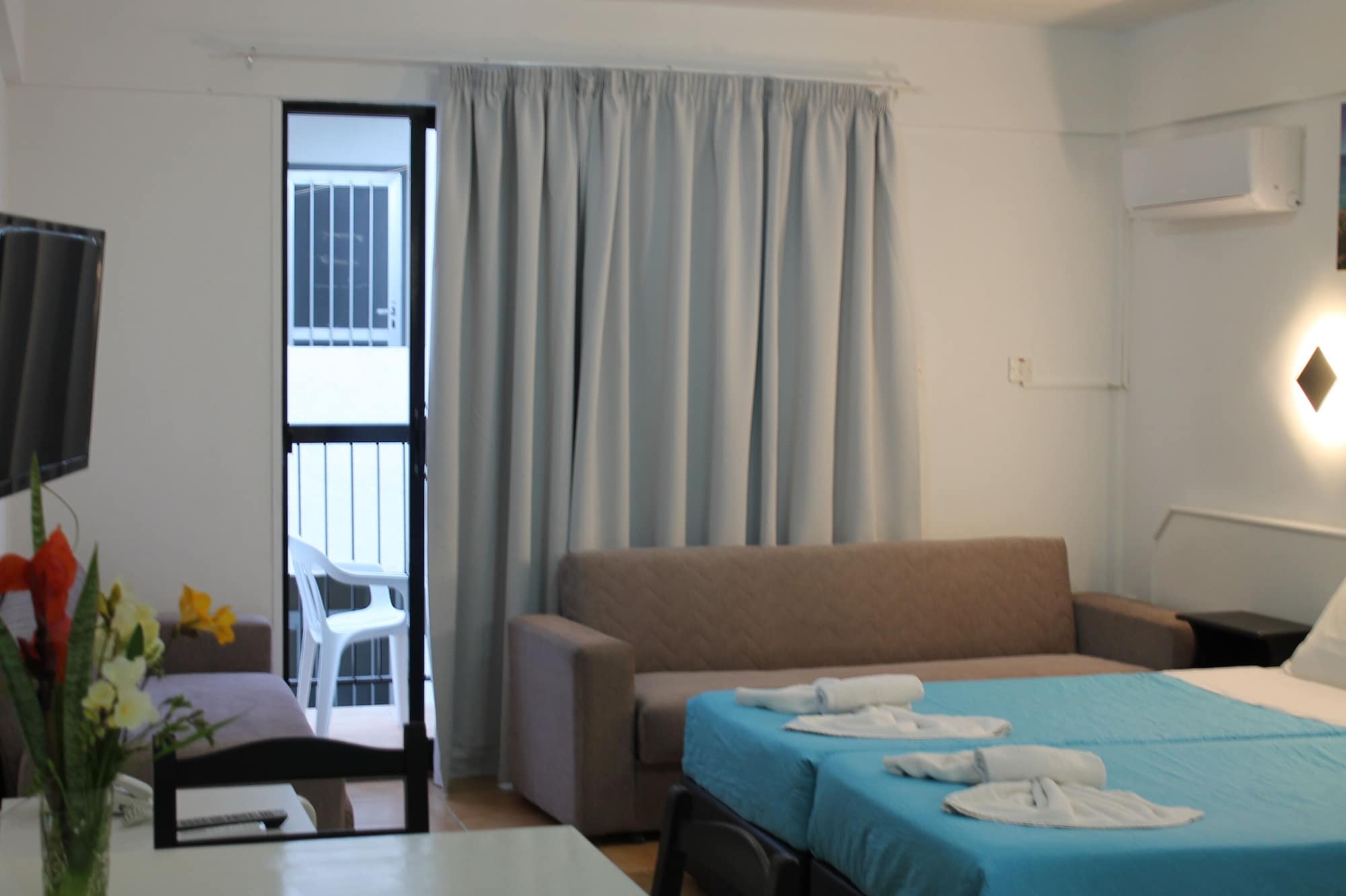 STANDARD, QUADRUPLE, TWIN BEDS, 2 SOFA