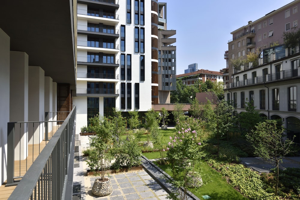 Milano Verticale UNA Esperienze 3/77