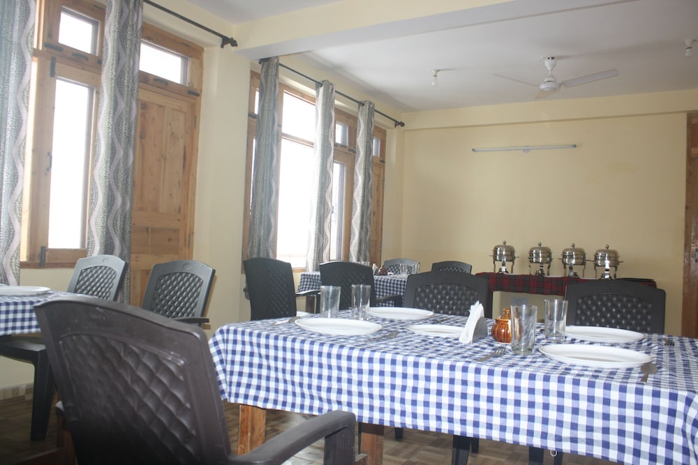 Sarthak Bed N Breakfast 10/15