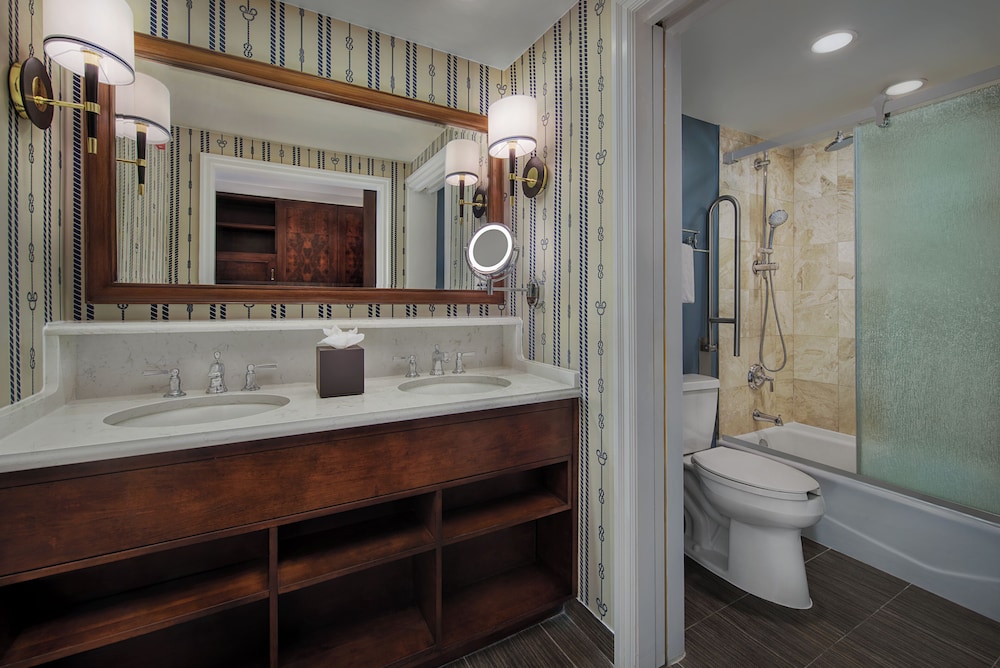 Disneys Yacht Club Resort 50/50
