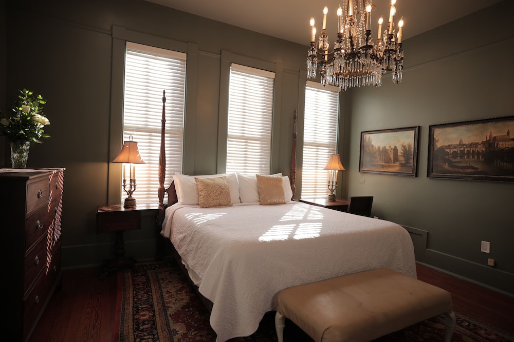 غرفة بريميوم بسرير كينج، Foley House Inn 3/9