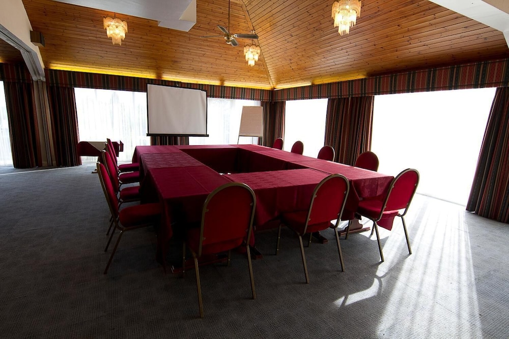 Almondsbury Interchange Hotel 29/31