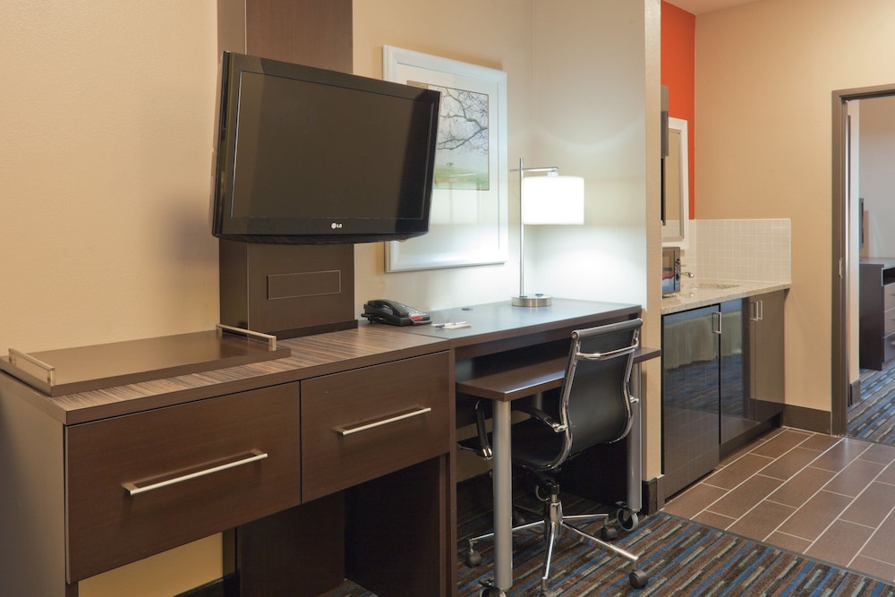 Holiday Inn Express Hotel Suites Fulton 50/51