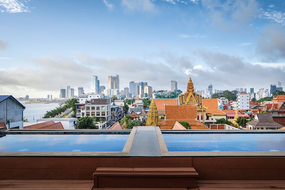 Ohana Phnom Penh Palace Hotel 54/56