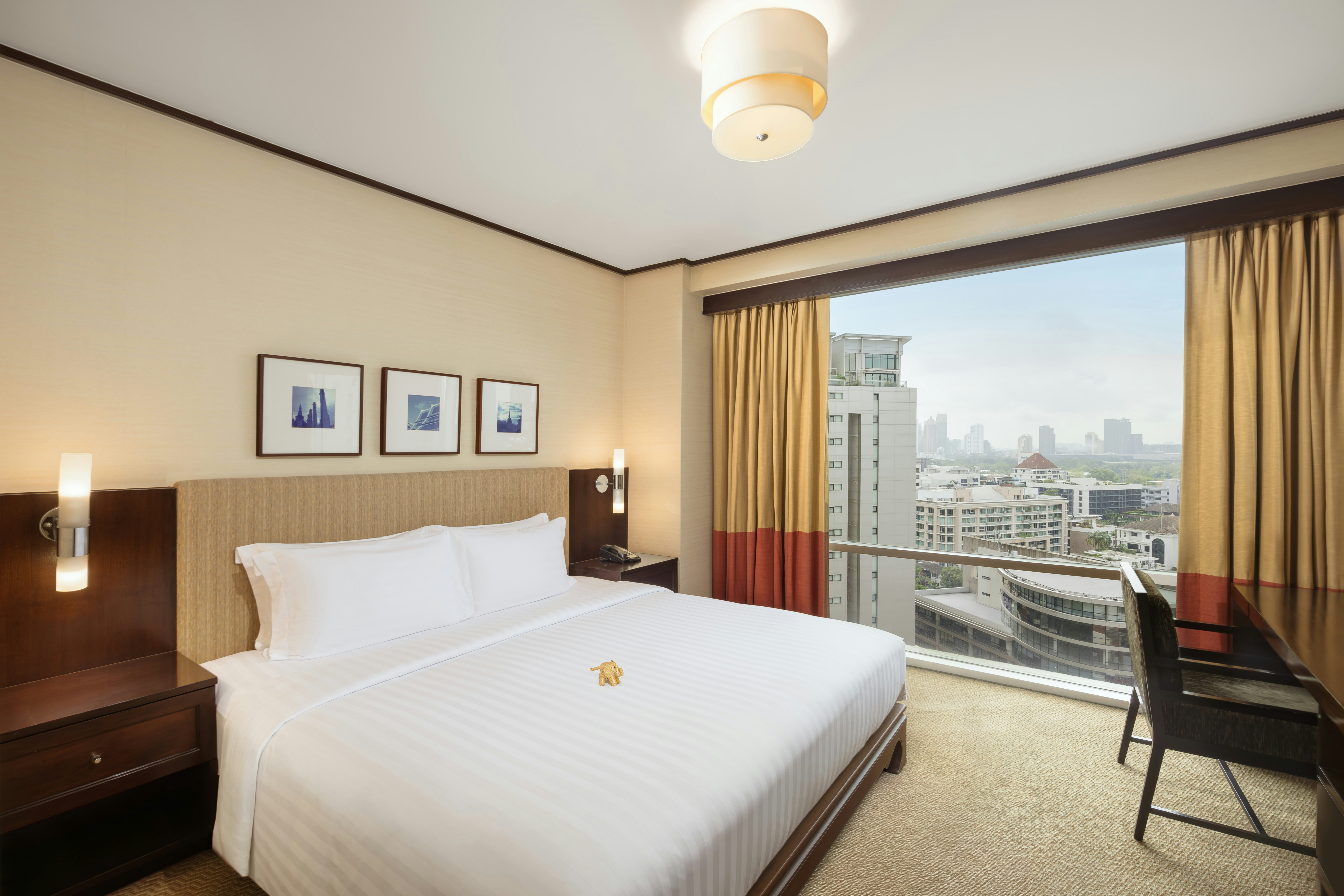 1 BEDROOM, DELUXE, KING BED
