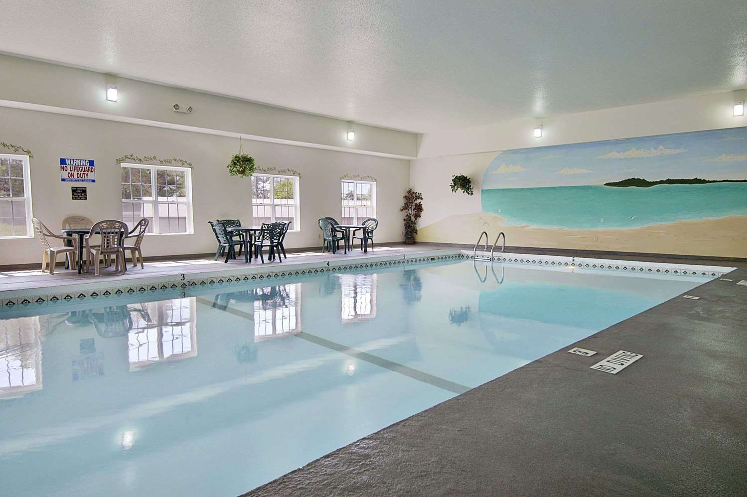 Iron Mountain Inn & Suites MI US 2 10/13