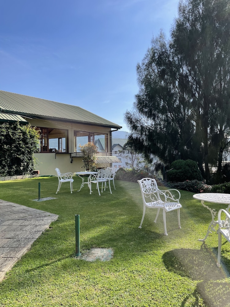 Tea Bush Hotel 62/71