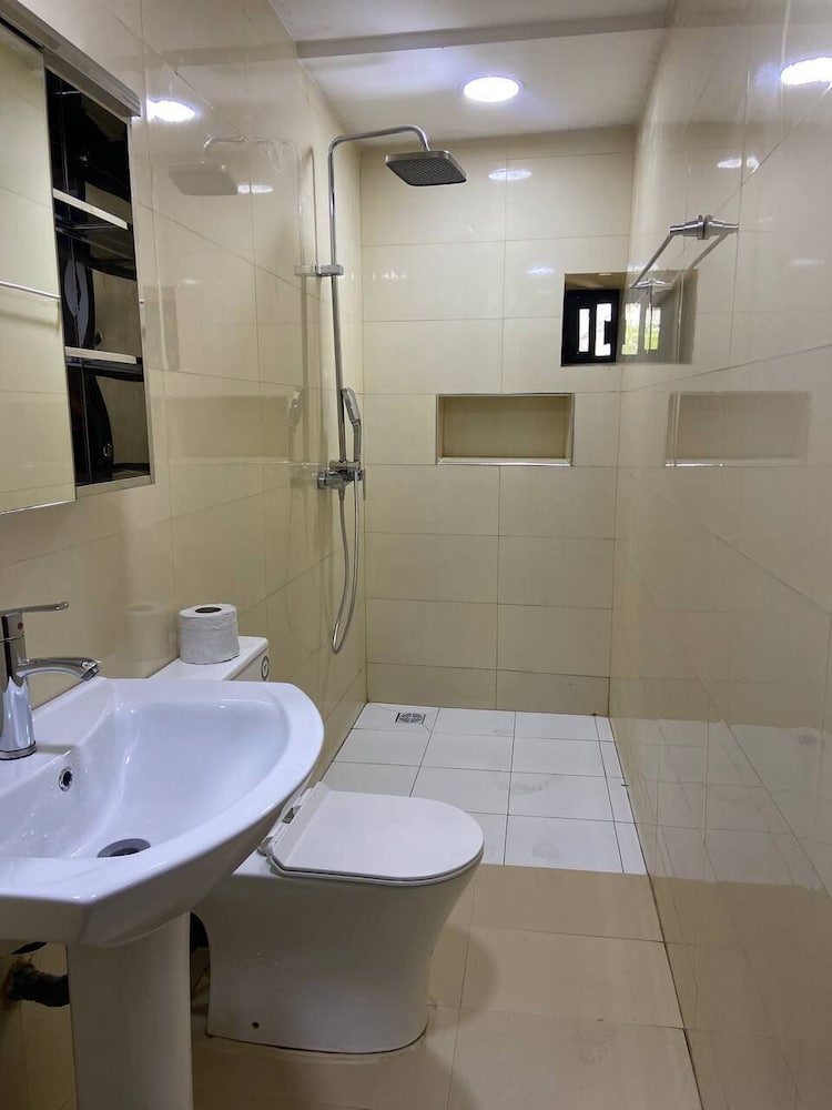 Solitude Hotel Yaba 46/50