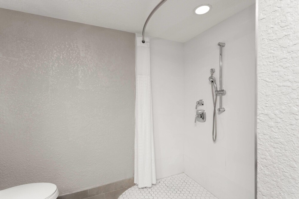 Hawthorn Extended Stay by Wyndham Ft Lauderdale Cypress Crk 46/46