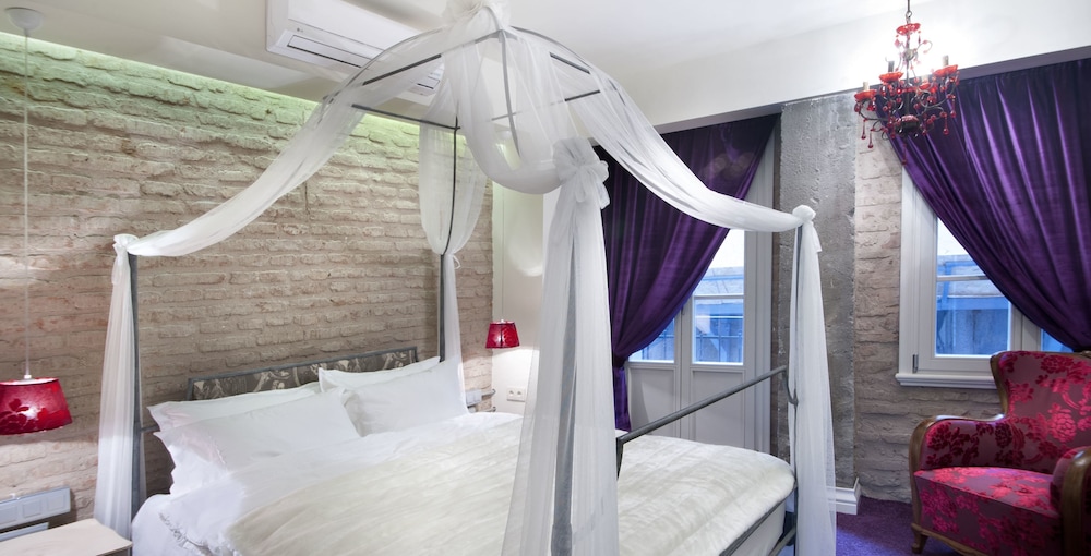 NURU ZIYA SUITES 26/82