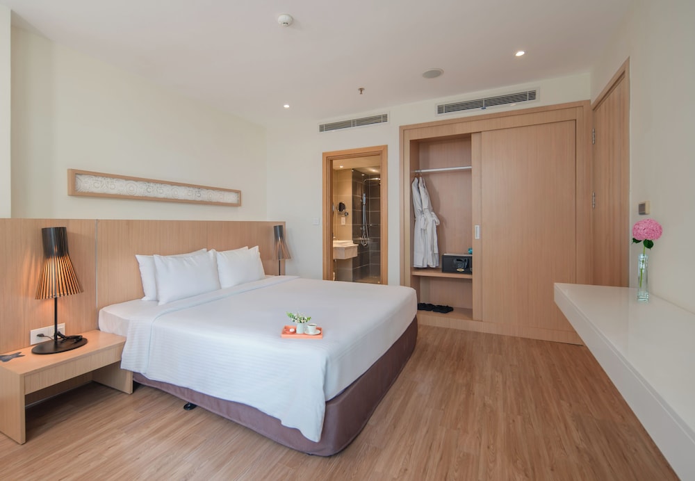 STAR, SUITE, KING BED, OCEAN VIEW