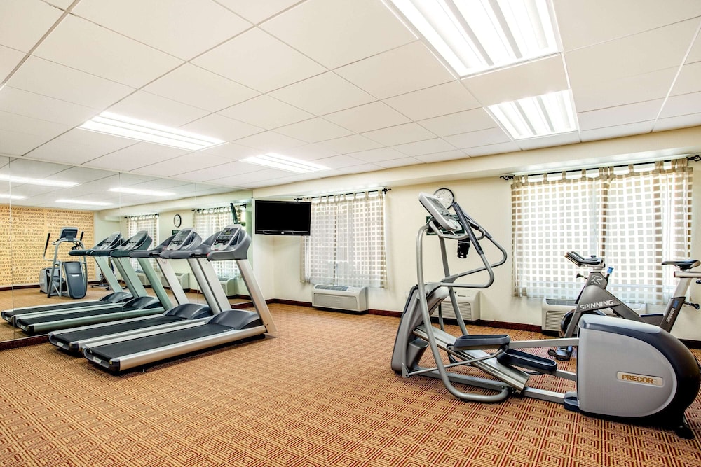 La Quinta Inn & Suites by Wyndham Danbury 33/58