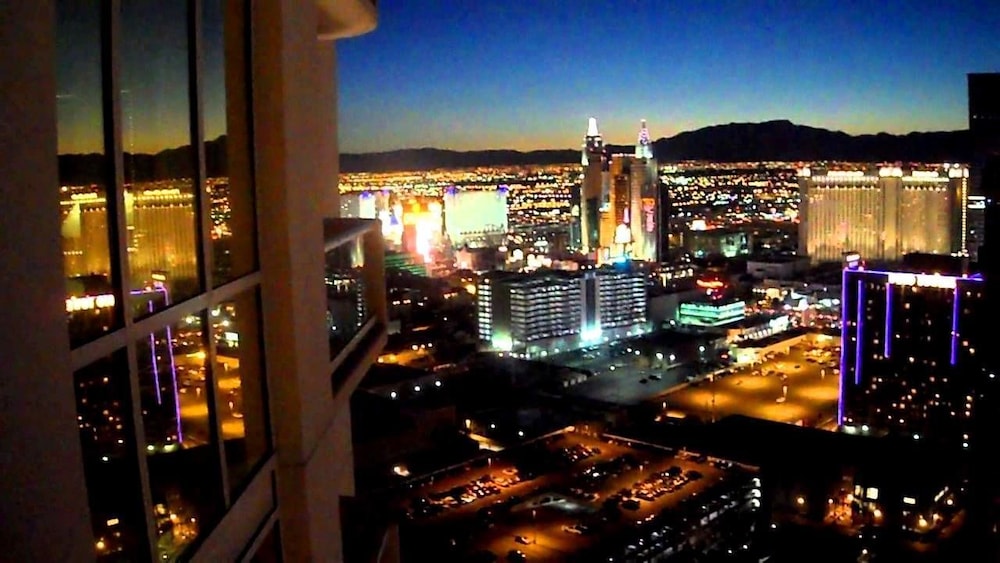 Jet Luxury Resorts @ The Signature Condo Hotel 59/69