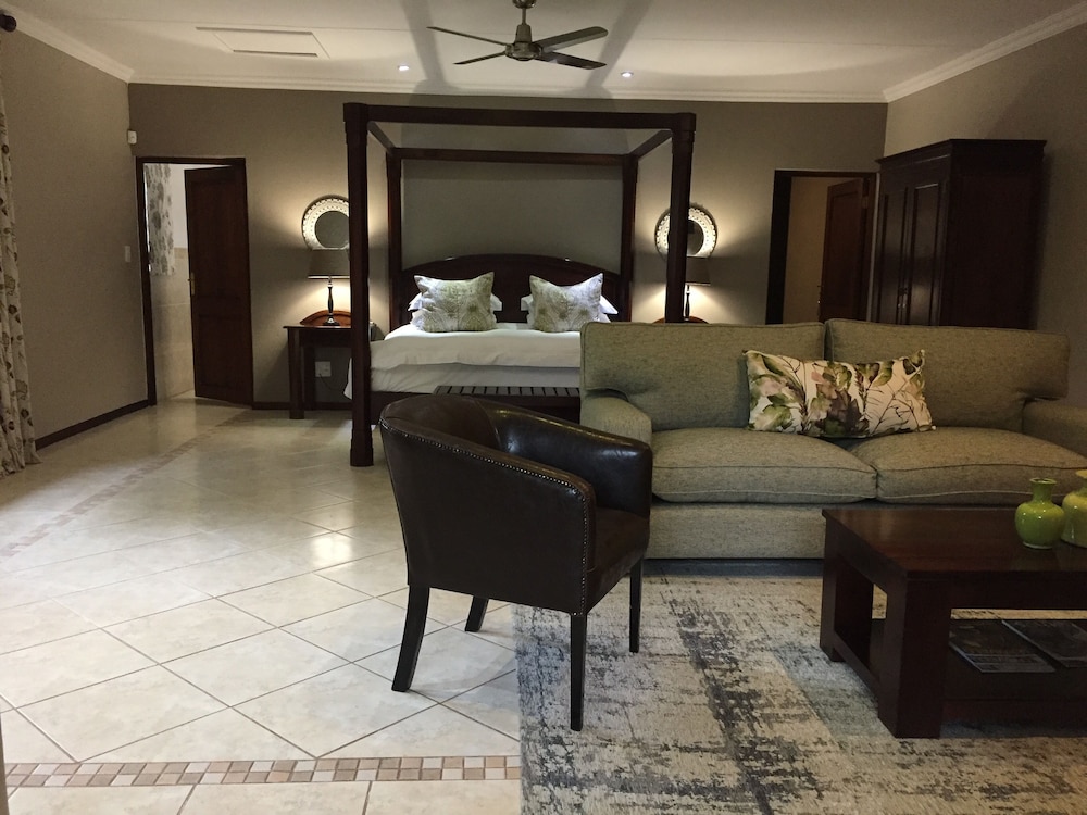 Nut Grove Manor Boutique Hotel 19/50