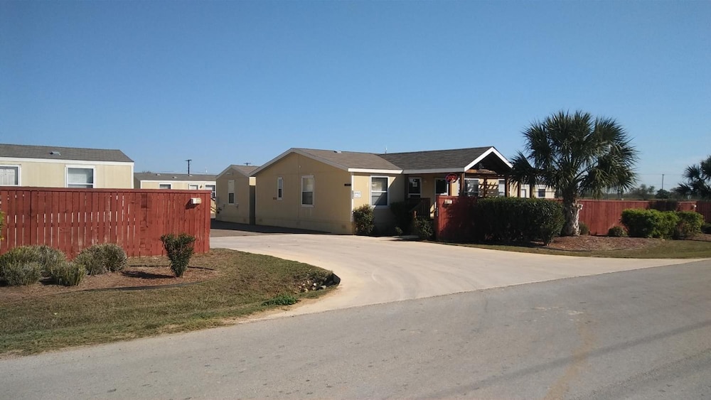 Cotulla Mobile Home 2/40