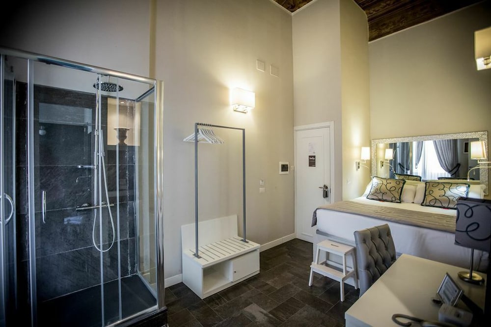 Chic Town Luxury Rooms 29/69