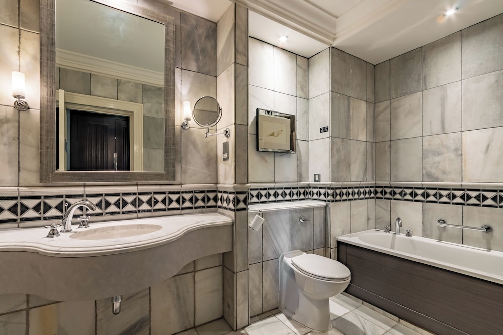 Wood Hall Hotel & Spa 55/55