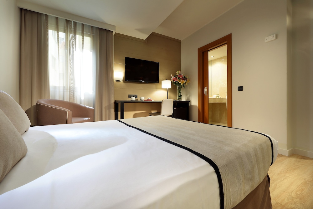 ROOM, DOUBLE BED, CITY VIEW