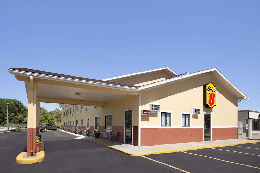 Super 8 By Wyndham Fremont Ne 1/33
