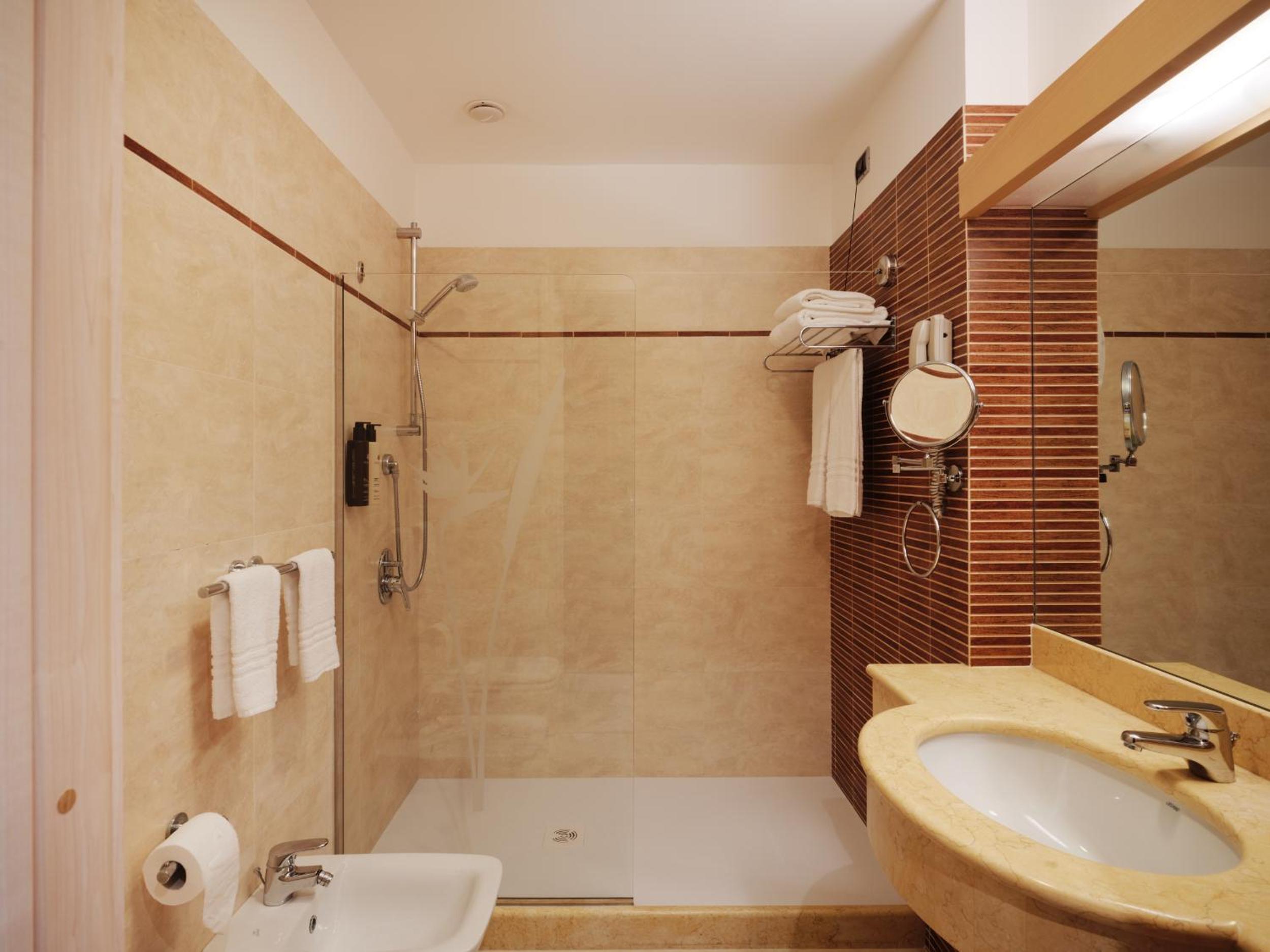 غرفة سوبيريور بسرير كوين بإطلالة على البحر، Acacia Resort 3/3