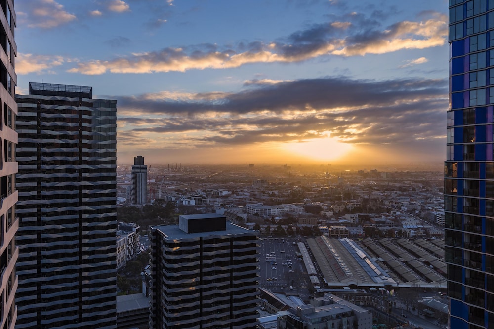 Avani Melbourne Central Residences 67/76