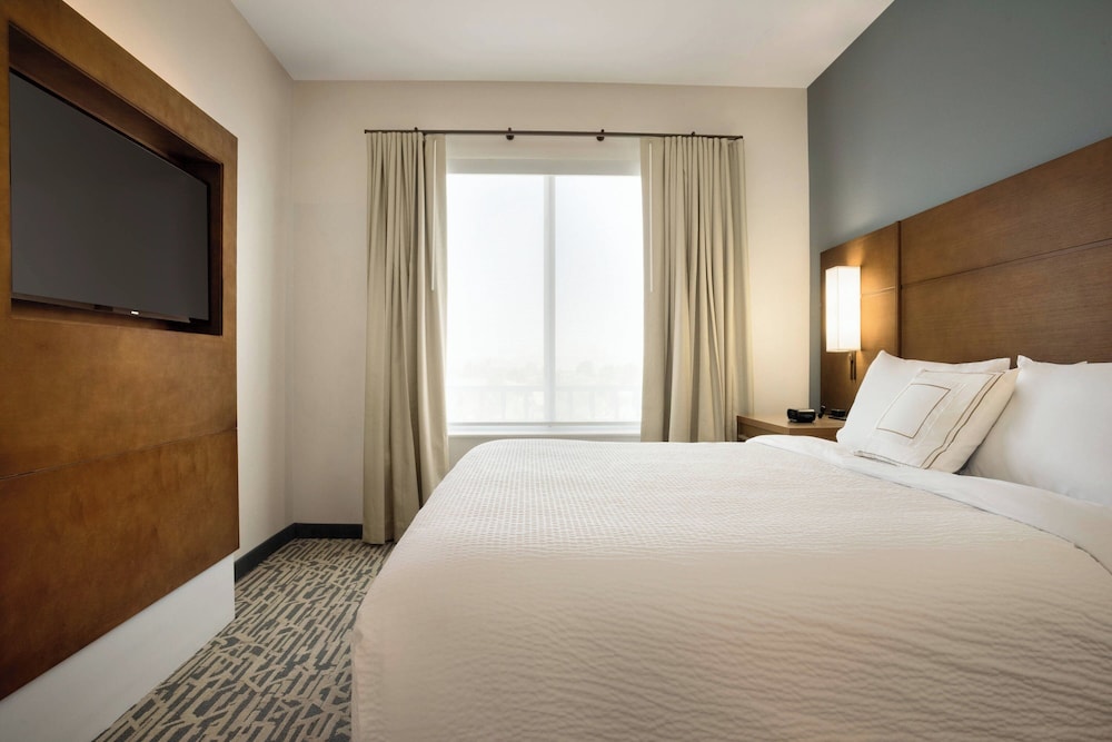 2 BEDROOMS, SUITE