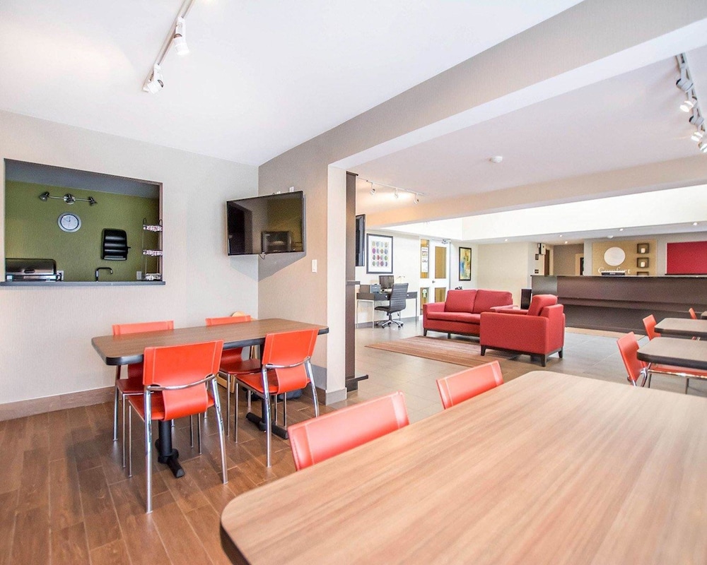 Comfort Inn Kirkland Lake 16/24