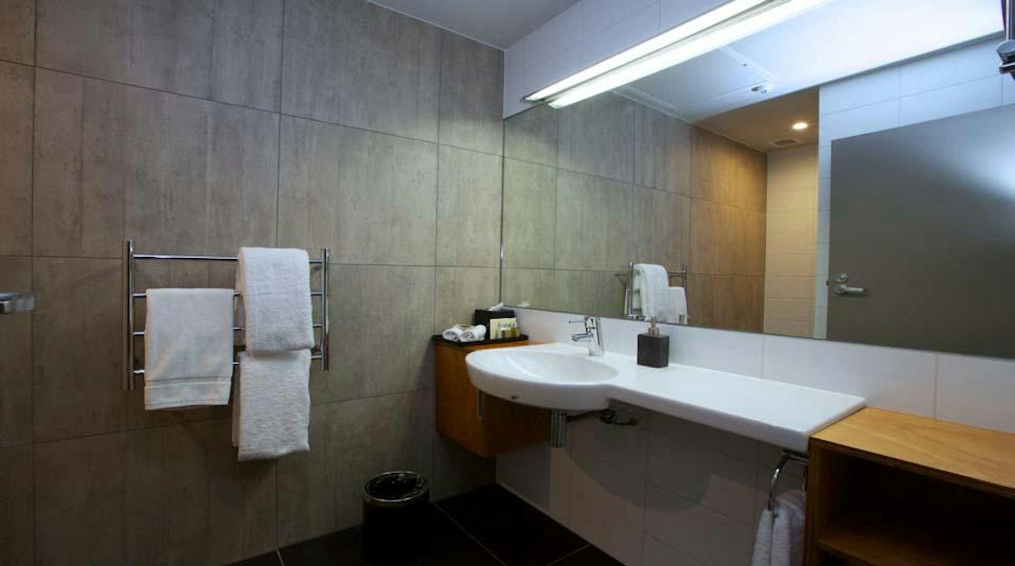 King and Queen Hotel Suites 18/18