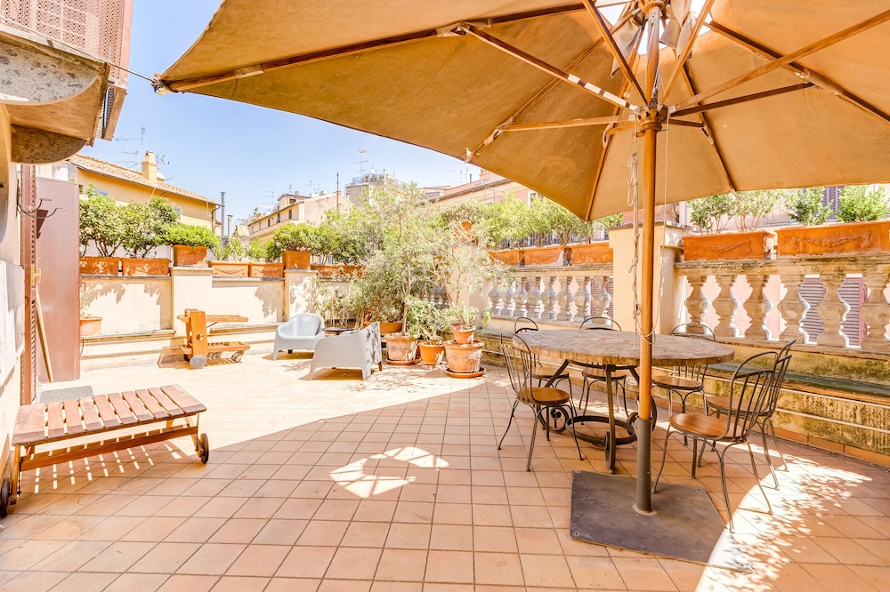 Colosseum Terrace Apartment 36/50