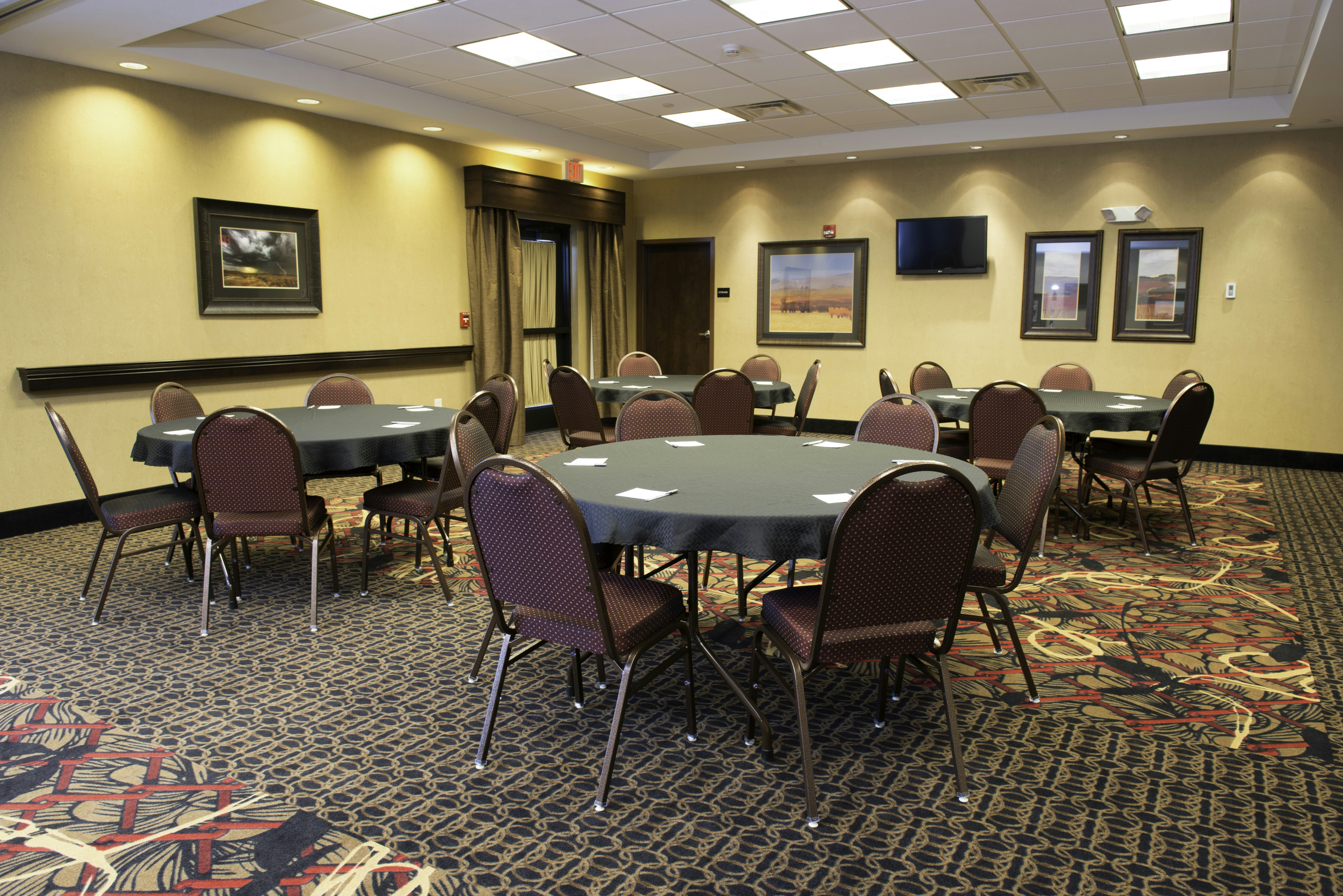 Hampton Inn And Suites Bismarck Northwest 40/60