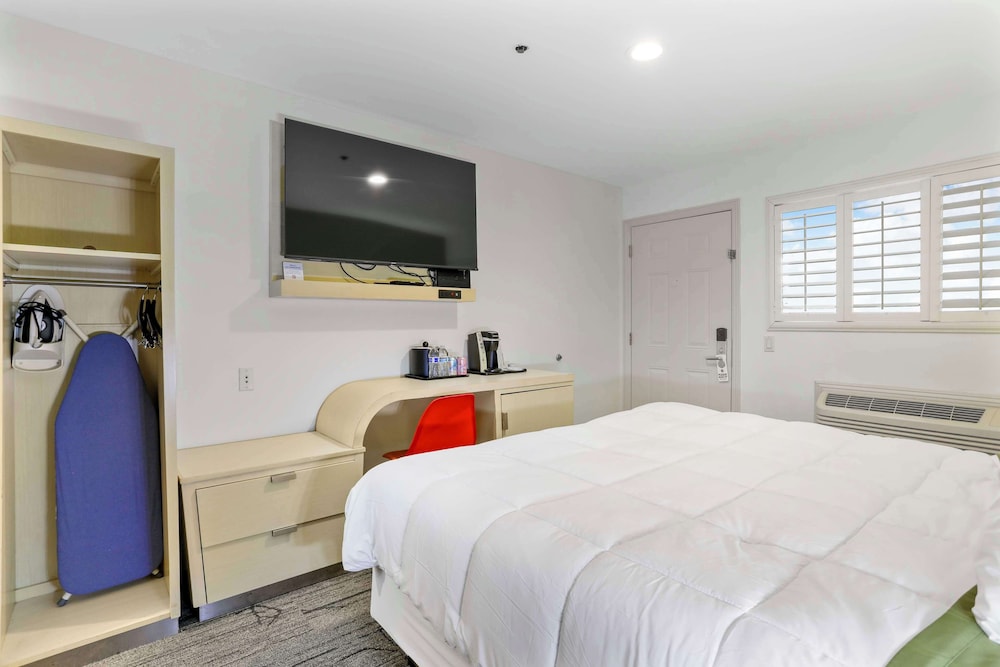 Signature Inn Berkeley 13/50