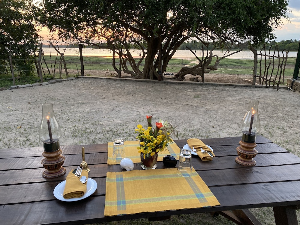 Yala Lake View Cabanas 12/28