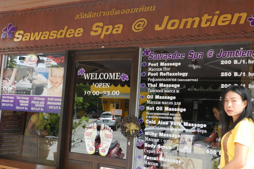 Alex Group Jomtien Plaza Condotel photo1