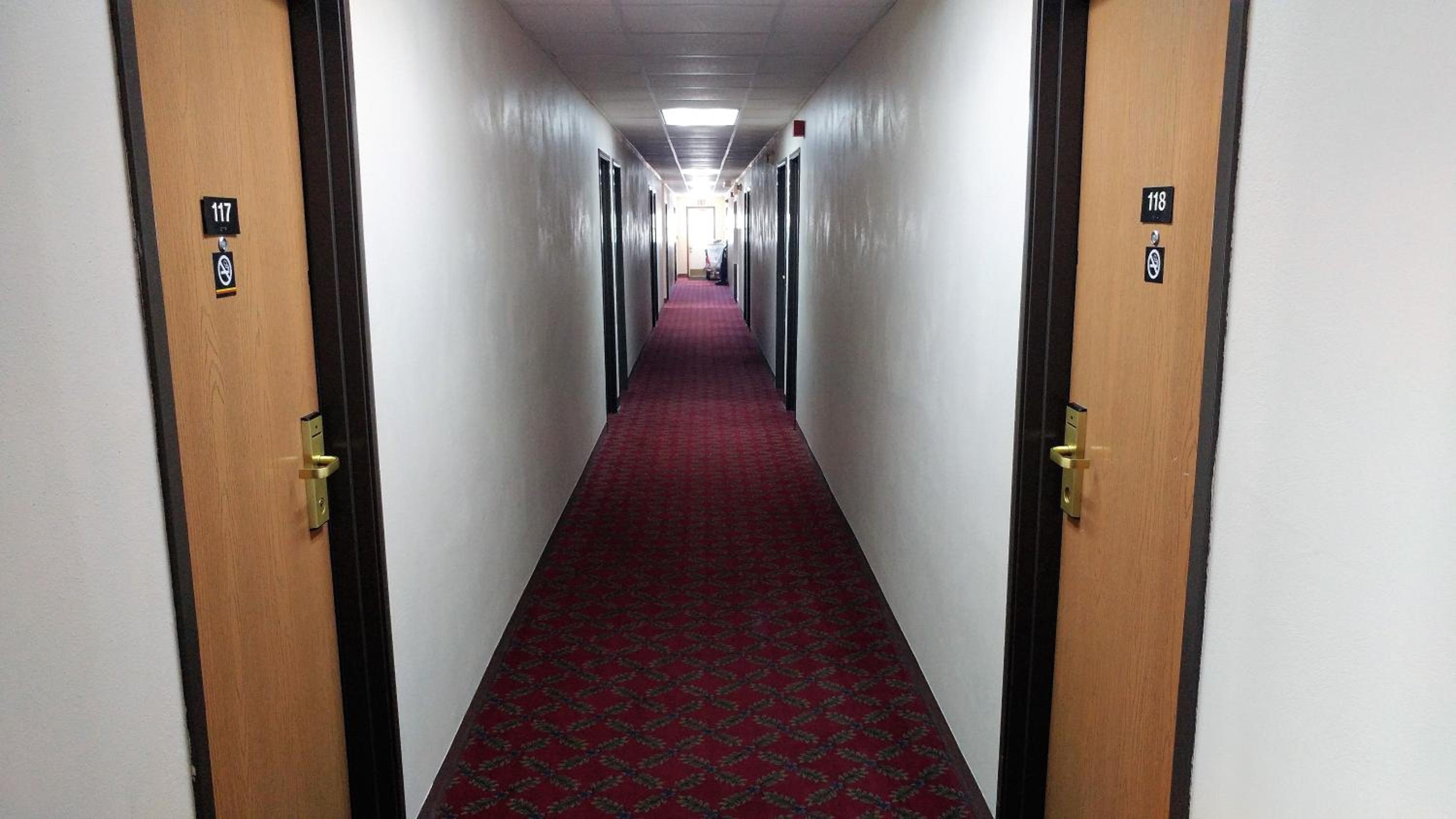 Red Carpet Inn 23/48
